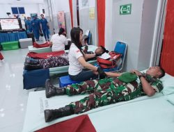 Personel Kodim 1310/Bitung Sumbangkan Darahnya Pada Kegiatan Bhakti Sosial Donor Darah Jelang HUT TNI Ke 78